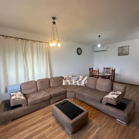 Tranquil Lakehouse Homestay *