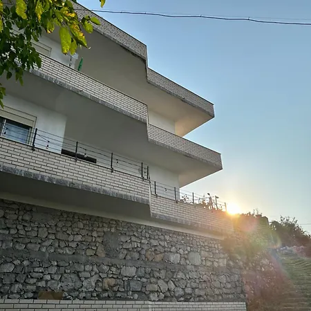 Tranquil Lakehouse Shkodër
