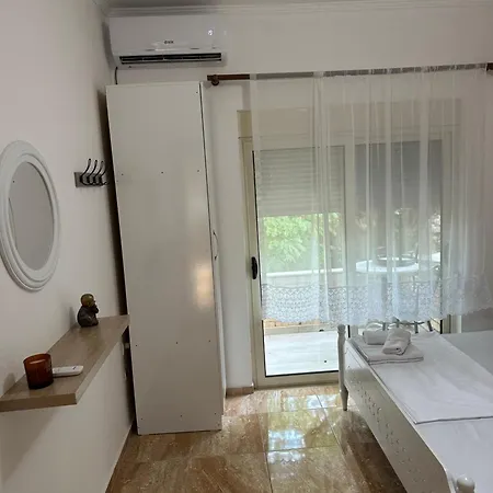 Tranquil Lakehouse Homestay *